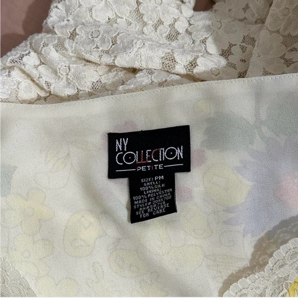 Pastel Floral print silk with lace hemmed neckline and shoulders. Side zipper. - Picture 6 of 7